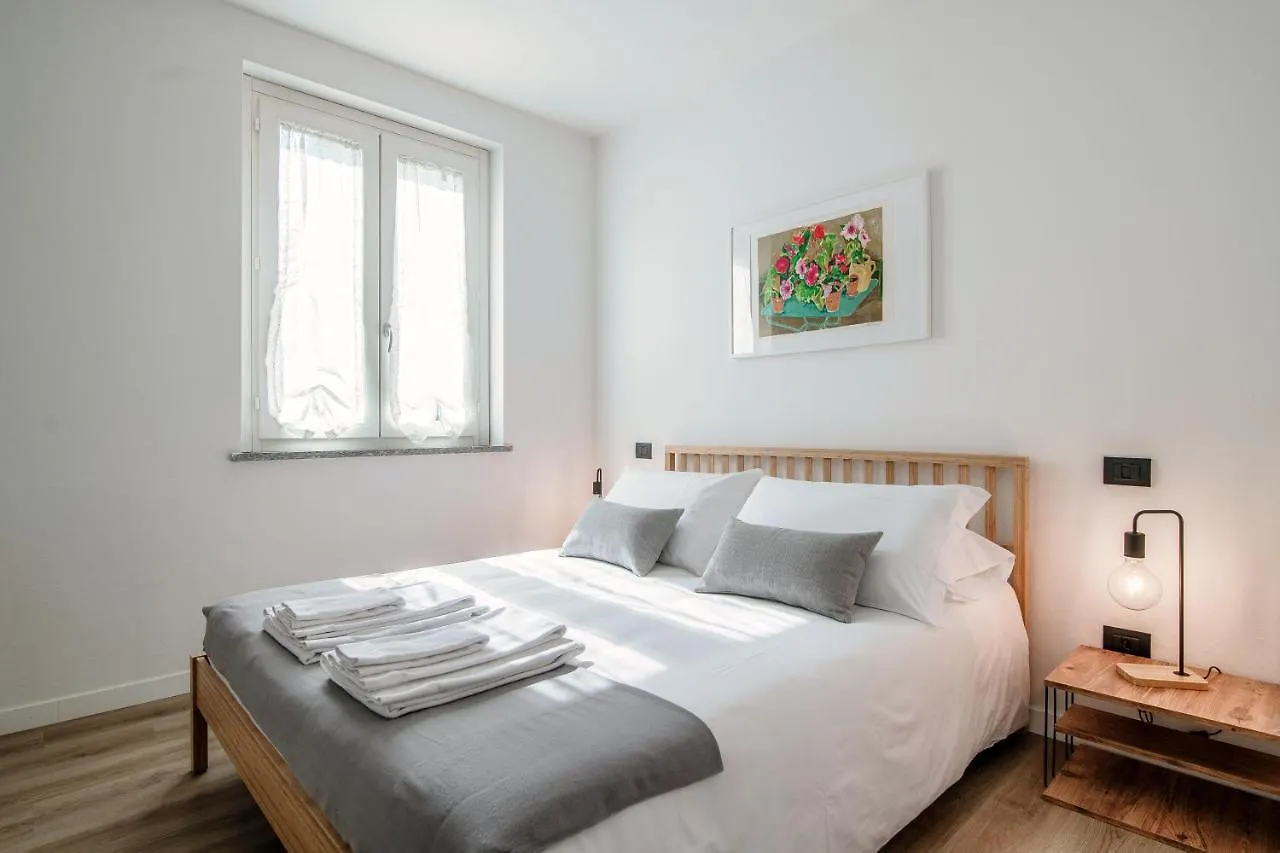 Olive Tree Lake View Apartment بيلاجيو